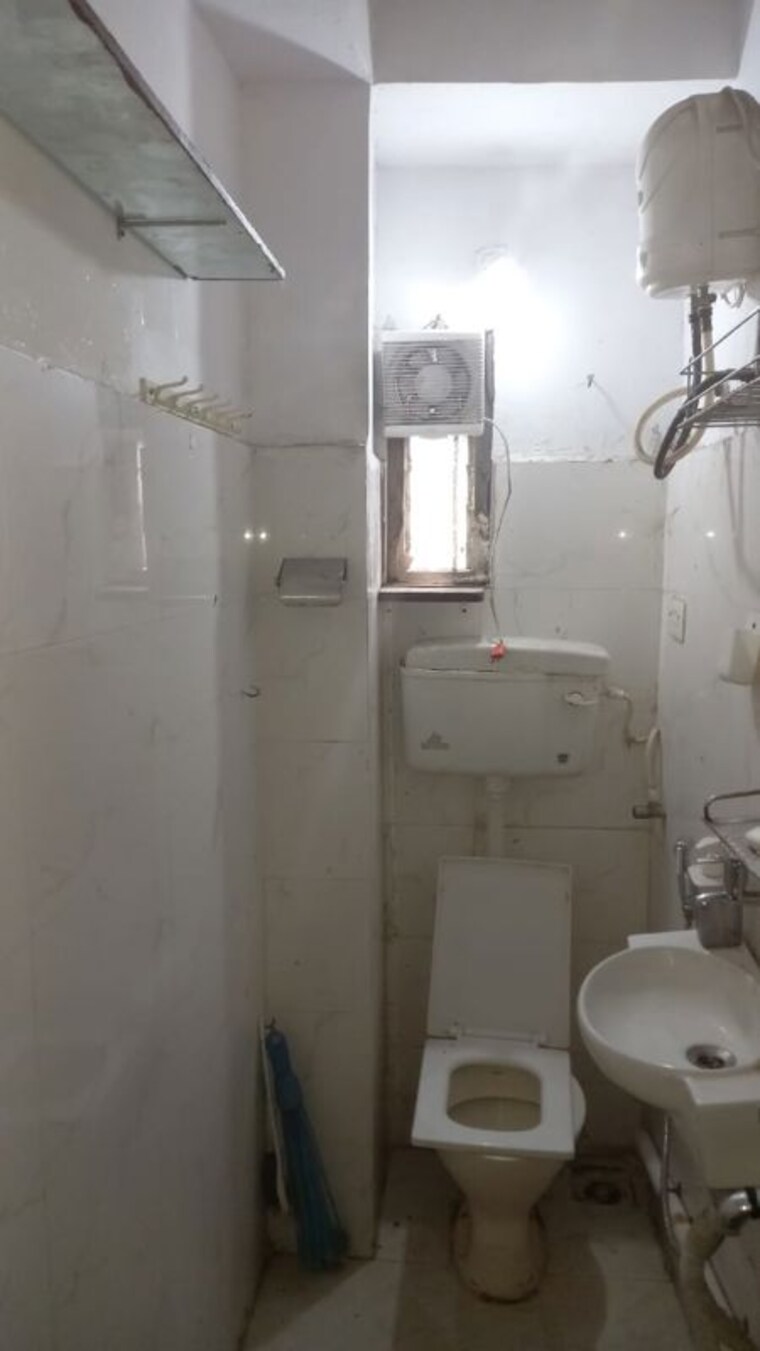 Bathroom, vishal-jay 1 RK 250 Sq.Ft. Apartment In Tingre Nagar Pune 10684678