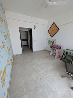 Room in 3 BHK Builder Floor at Sector 21 – for Rent