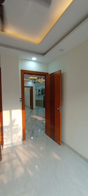 Furnished Amenities in 3 BHK Builder Floor at BPTP District 3, Sector 85 – for Sale