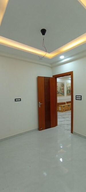 Room in 3 BHK Builder Floor at BPTP District 3, Sector 85 – for Sale