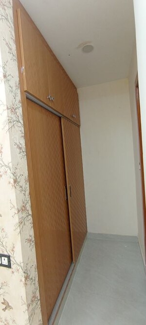 Furnished Amenities in 3 BHK Builder Floor at BPTP District 3, Sector 85 – for Sale