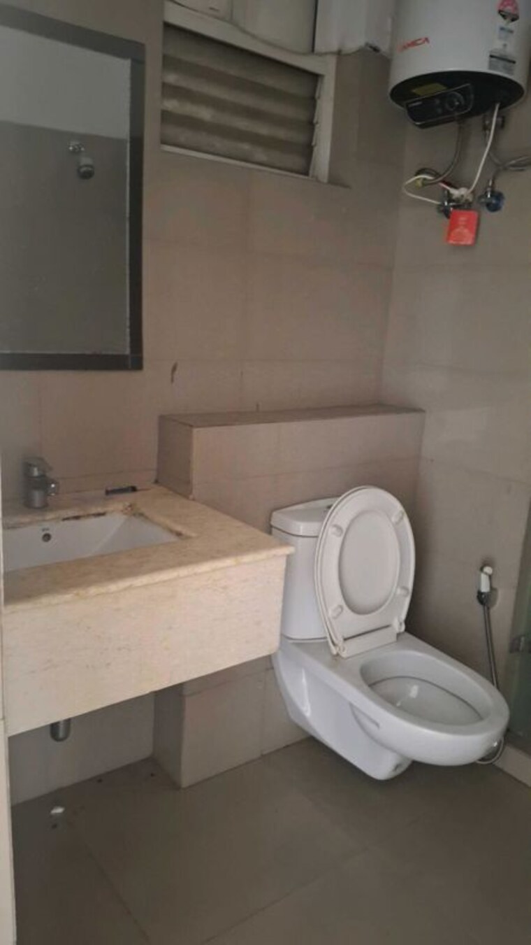 Bathroom, sector 22 3 Bedroom 1550 Sq.Ft. Builder Floor In Sector 22 Gurgaon 10684727