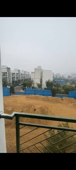 Balcony in 2.5 BHK Builder Floor at Central Park Flower Valley, Sohna Sector 33 – for Sale