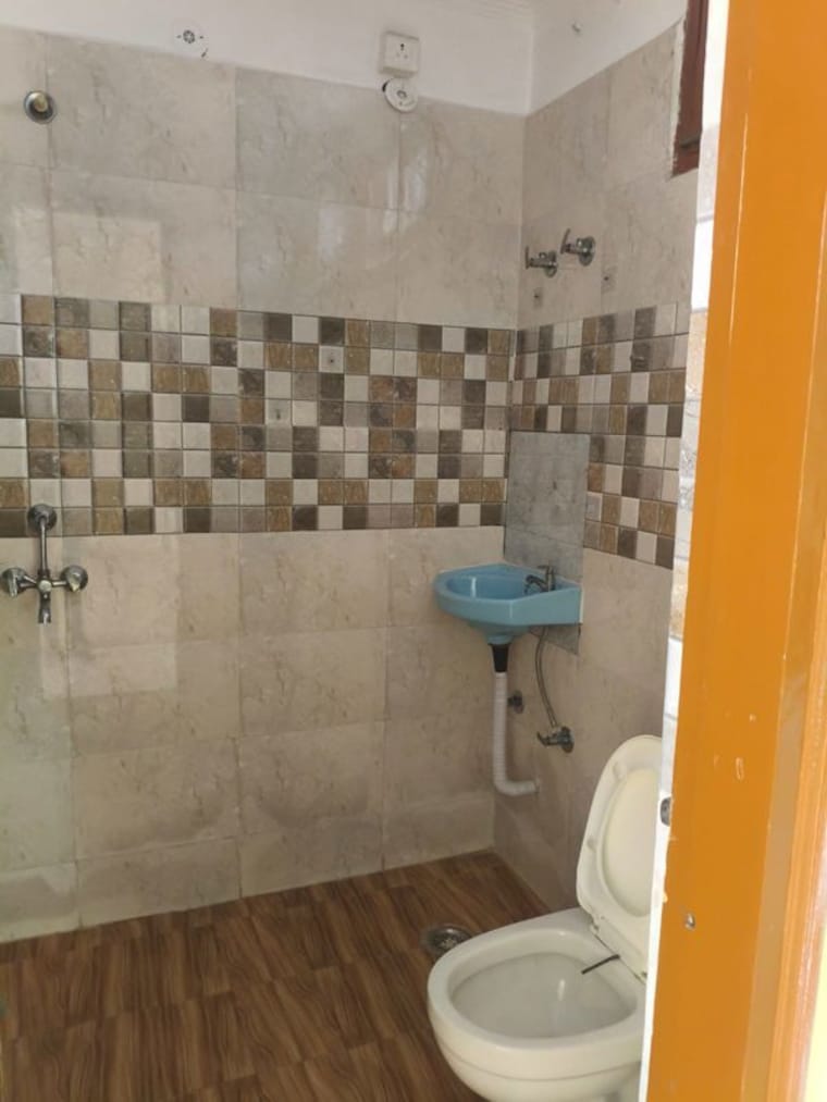 Bathroom, palam vihar 2 Bedroom 1800 Sq.Ft. Builder Floor In Palam Vihar Gurgaon 10684722