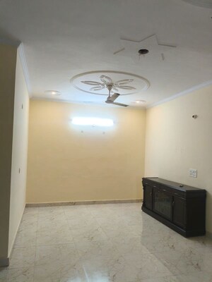 Room in 2 BHK Builder Floor at Palam Vihar – for Rent