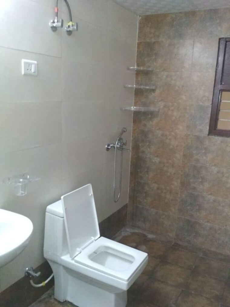 Bathroom, sector 46 2 Bedroom 1395 Sq.Ft. Builder Floor In Sector 46 Gurgaon 10684738