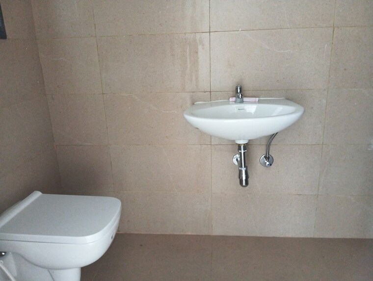 Bathroom, runwal-eirene 2 Bedroom 568 Sq.Ft. Apartment In Balkum Pada Thane 10684724