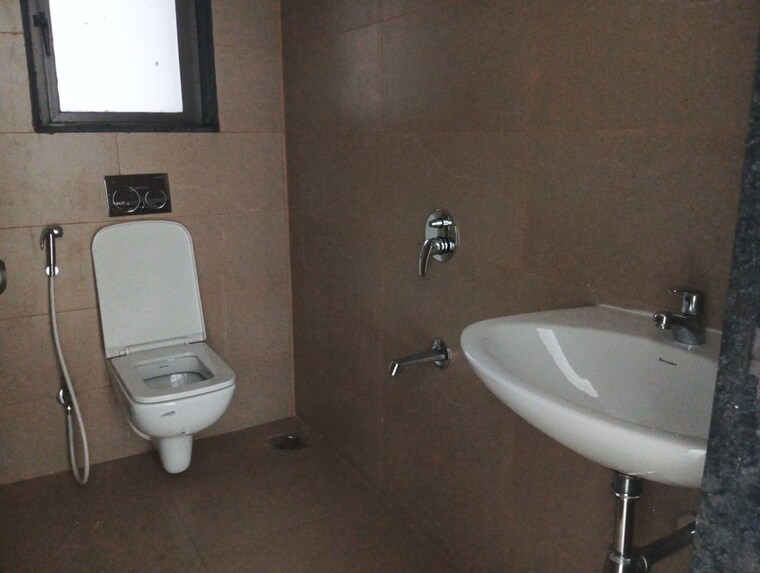 Bathroom, runwal-eirene 2 Bedroom 568 Sq.Ft. Apartment In Balkum Pada Thane 10684724