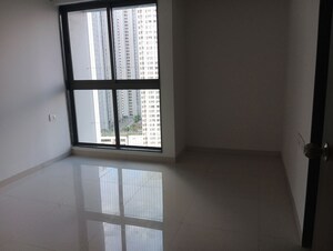 Room in 2 BHK Apartment at Runwal Eirene, Balkum Pada – for Rent