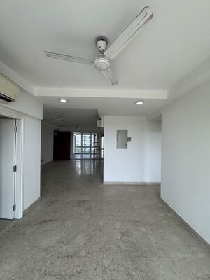 Room in 3 BHK Builder Floor at Sector 21 – for Rent