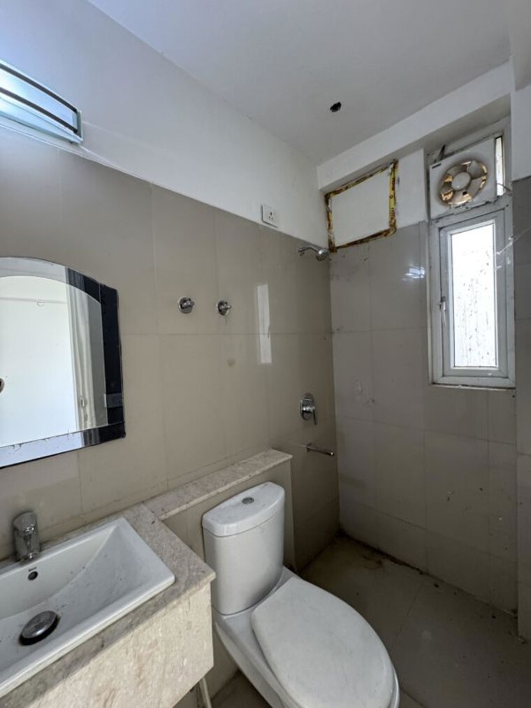 Bathroom, sector 21 3 Bedroom 1550 Sq.Ft. Builder Floor In Sector 21 Gurgaon 10684747