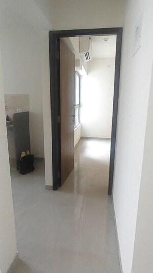 Room in 1.5 BHK Apartment at Piramal Vaikunth, Balkum Pada – for Rent