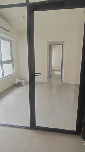 Room in 1.5 BHK Apartment at Piramal Vaikunth, Balkum Pada – for Rent