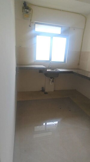 Room in 1.5 BHK Apartment at Piramal Vaikunth, Balkum Pada – for Rent