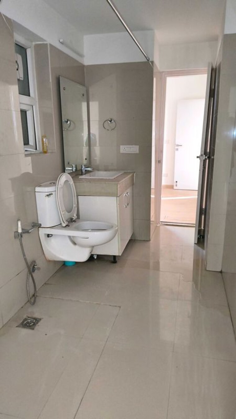 Bathroom, sector 23 3 Bedroom 1550 Sq.Ft. Builder Floor In Sector 23 Gurgaon 10684761