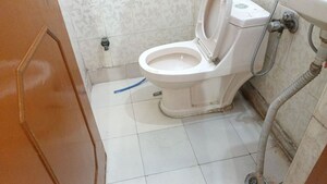 Bathroom in 1 BHK Builder Floor at Vaishali Sector 2 – for Rent