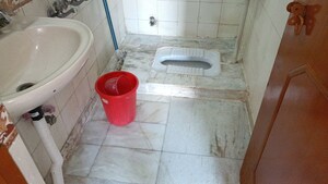 Bathroom in 1 BHK Builder Floor at Vaishali Sector 2 – for Rent