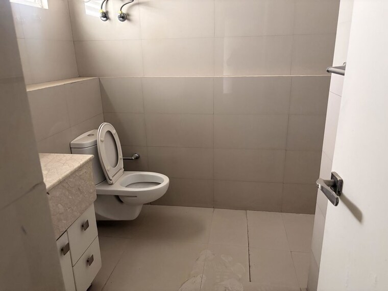 Bathroom, sector 21 3 Bedroom 1550 Sq.Ft. Builder Floor In Sector 21 Gurgaon 10684775