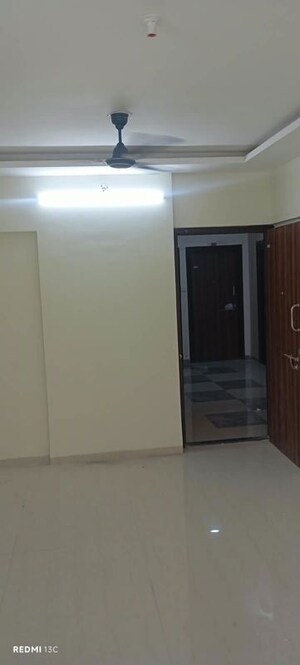 Room in 2.5 BHK Apartment at Siddharth Nagar CHS Goregaon, Goregaon West – for Rent