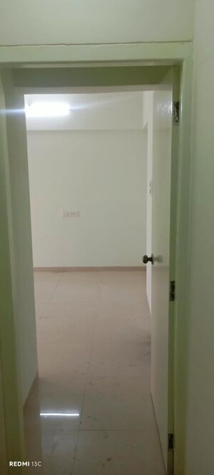 Room in 2.5 BHK Apartment at Siddharth Nagar CHS Goregaon, Goregaon West – for Rent