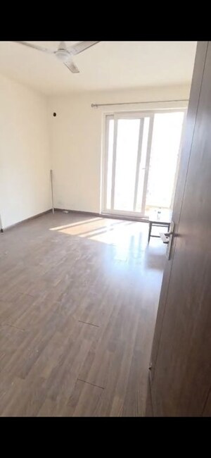 Room in 3 BHK Apartment at BPTP Discovery Park, Sector 80 – for Rent