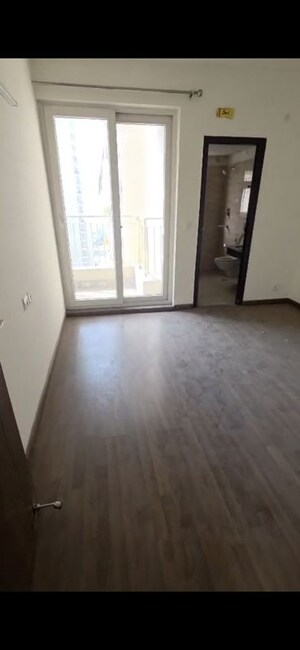 Room in 3 BHK Apartment at BPTP Discovery Park, Sector 80 – for Rent