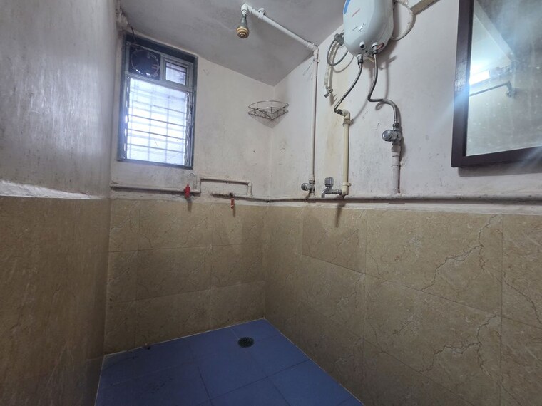 Bathroom, sai-baba-complex-goregaon 1 Bedroom 565 Sq.Ft. Apartment In Goregaon East Mumbai 10684776