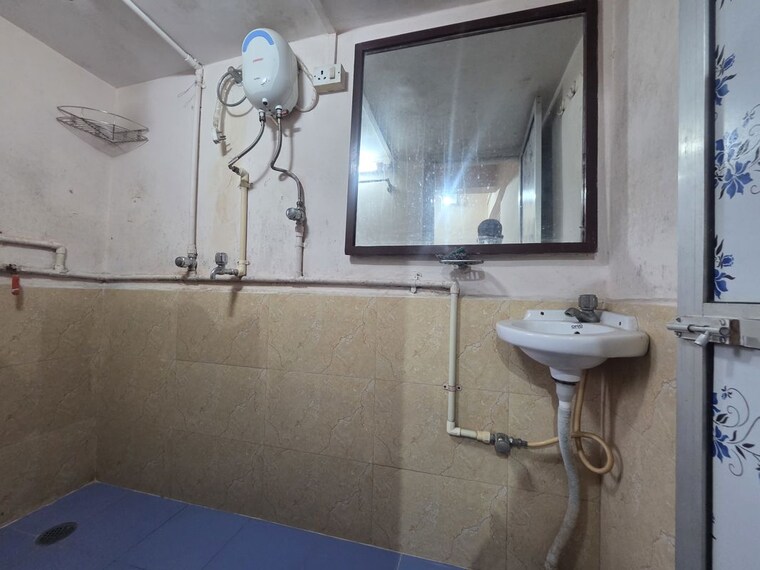 Bathroom, sai-baba-complex-goregaon 1 Bedroom 565 Sq.Ft. Apartment In Goregaon East Mumbai 10684776