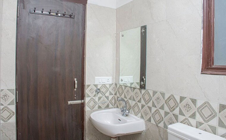 Bathroom, sector 14 1 Bedroom 569 Sq.Ft. Independent House In Sector 14 Gurgaon 10684787