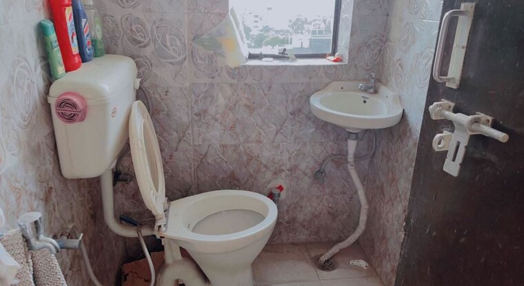 Bathroom, mahindra-aura 1 RK 225 Sq.Ft. Builder Floor In Sector 110a Gurgaon 10684814