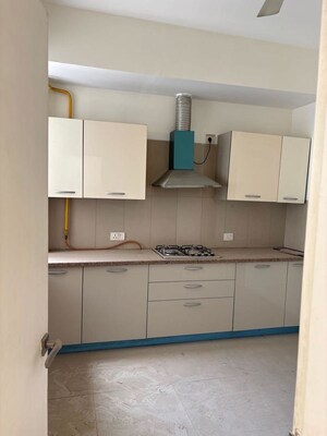 Furnished Amenities in 3 BHK Builder Floor at Sector 21 – for Rent