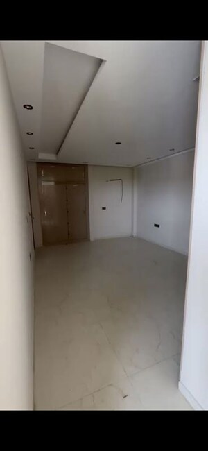 Room in 4 BHK Builder Floor at Puri Aman Vilas, Sector 89 – for Rent