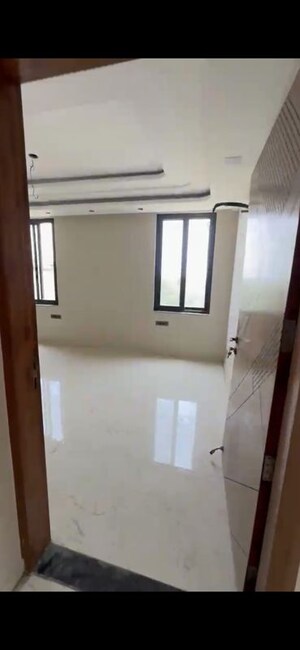 Room in 4 BHK Builder Floor at Puri Aman Vilas, Sector 89 – for Rent