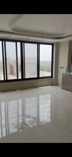 Room in 4 BHK Builder Floor at Puri Aman Vilas, Sector 89 – for Rent