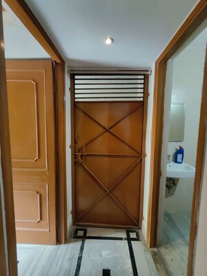 Furnished Amenities in 2 BHK Builder Floor at Palam Vihar – for Rent