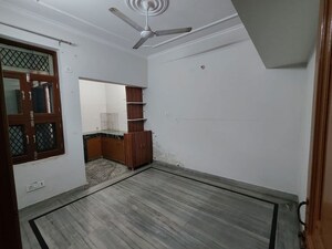 Room in 2 BHK Builder Floor at Palam Vihar – for Rent