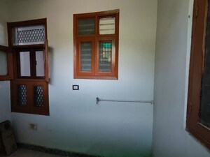 Room in 2 BHK Builder Floor at Palam Vihar – for Rent