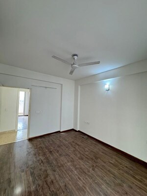 Room in 4 BHK Builder Floor at Sector 21 – for Rent