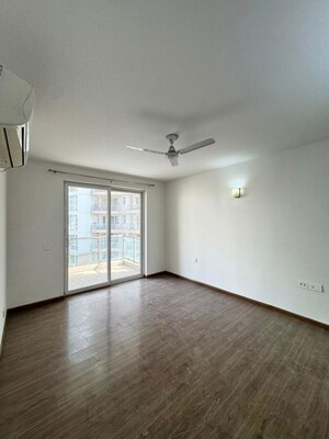 Room in 4 BHK Builder Floor at Sector 21 – for Rent