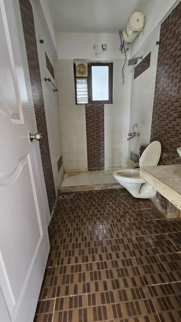Bathroom, konark-indrayu-enclave-2 3 Bedroom 1300 Sq.Ft. Apartment In Kondhwa Pune 10684844