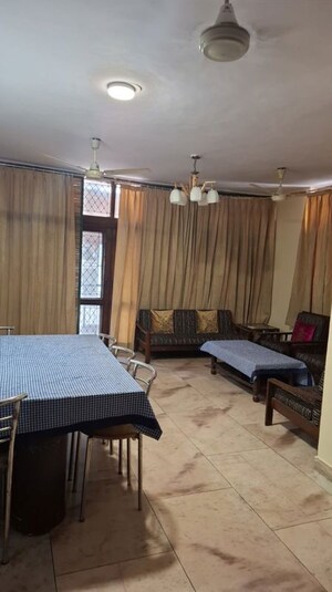 2 BHK Builder Floor For Rent in Kailash Colony