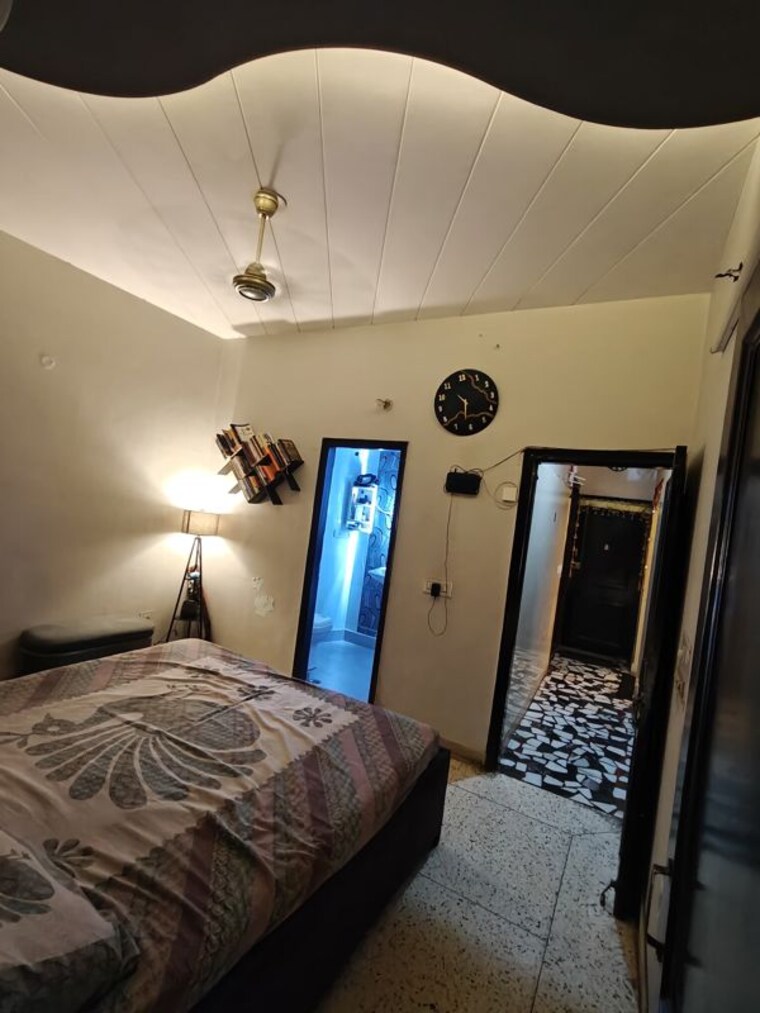 Bedroom, ramesh nagar 3 Bedroom 140 Sq.Yd. Builder Floor In Ramesh Nagar Delhi 10684884