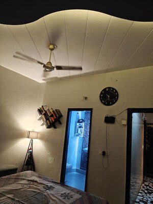 Furnished Amenities in 3 BHK Builder Floor at Ramesh Nagar – for Rent