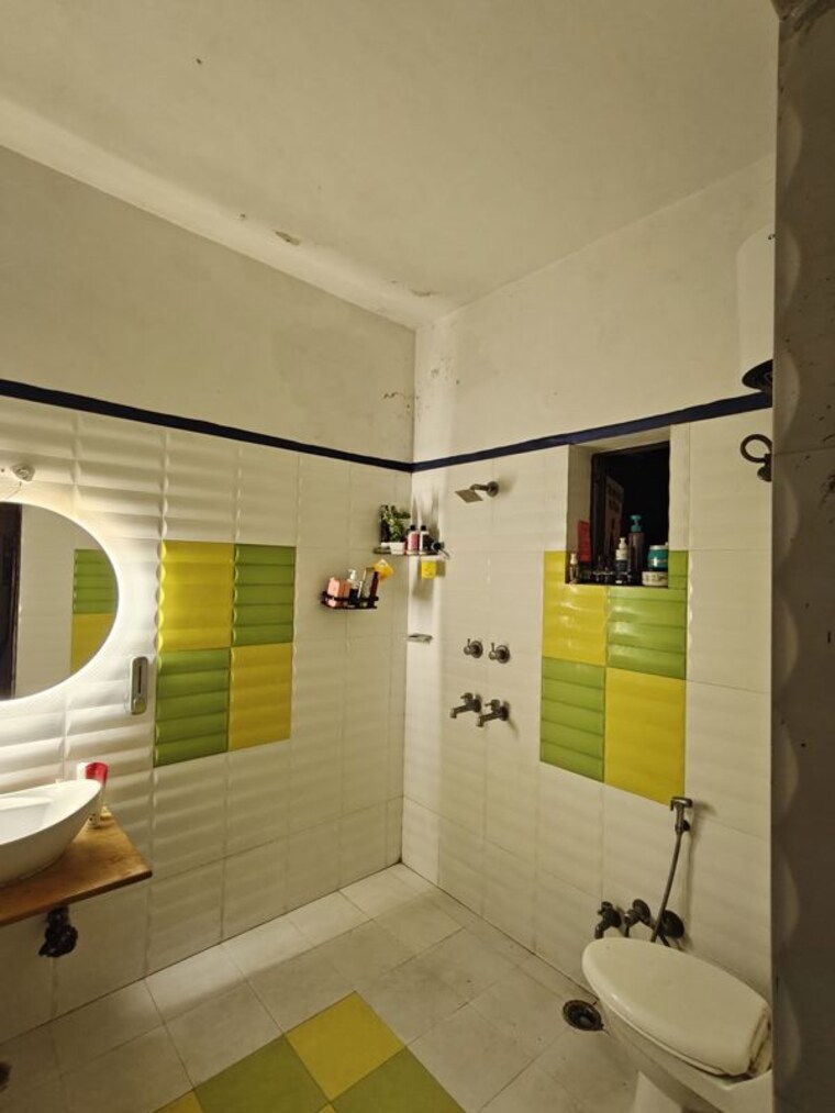 undefined, ramesh nagar 3 Bedroom 140 Sq.Yd. Builder Floor In Ramesh Nagar Delhi 10684884
