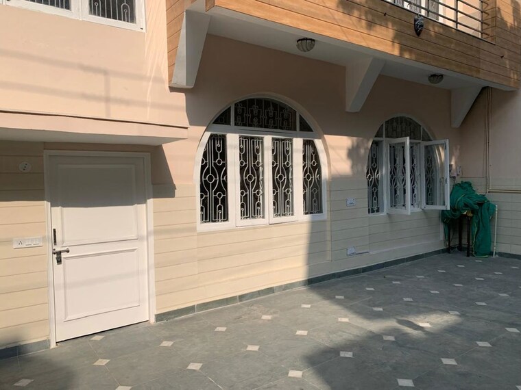  Parking, palam vihar 2 Bedroom 1800 Sq.Ft. Builder Floor In Palam Vihar Gurgaon 10684899