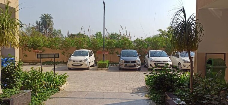  Parking, vip road 3 Bedroom 1550 Sq.Ft. Apartment In Vip Road Zirakpur 10684925