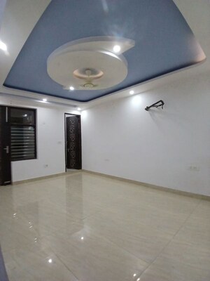 Room in 3 BHK Builder Floor at Spring Field, Sector 31 – for Rent