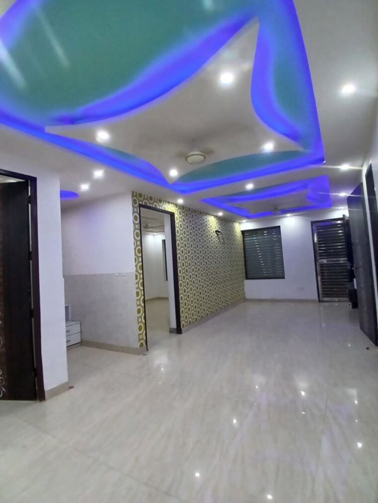 Living Room, spring-field 3 Bedroom 250 Sq.Yd. Builder Floor In Sector 31 Faridabad 10684889