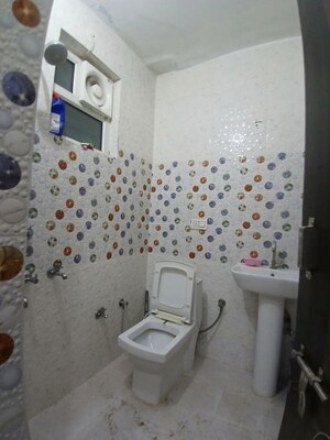 Bathroom in 3 BHK Builder Floor at Spring Field, Sector 31 – for Rent