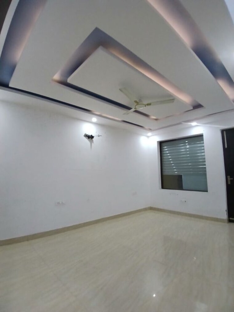 Room, spring-field 3 Bedroom 250 Sq.Yd. Builder Floor In Sector 31 Faridabad 10684889